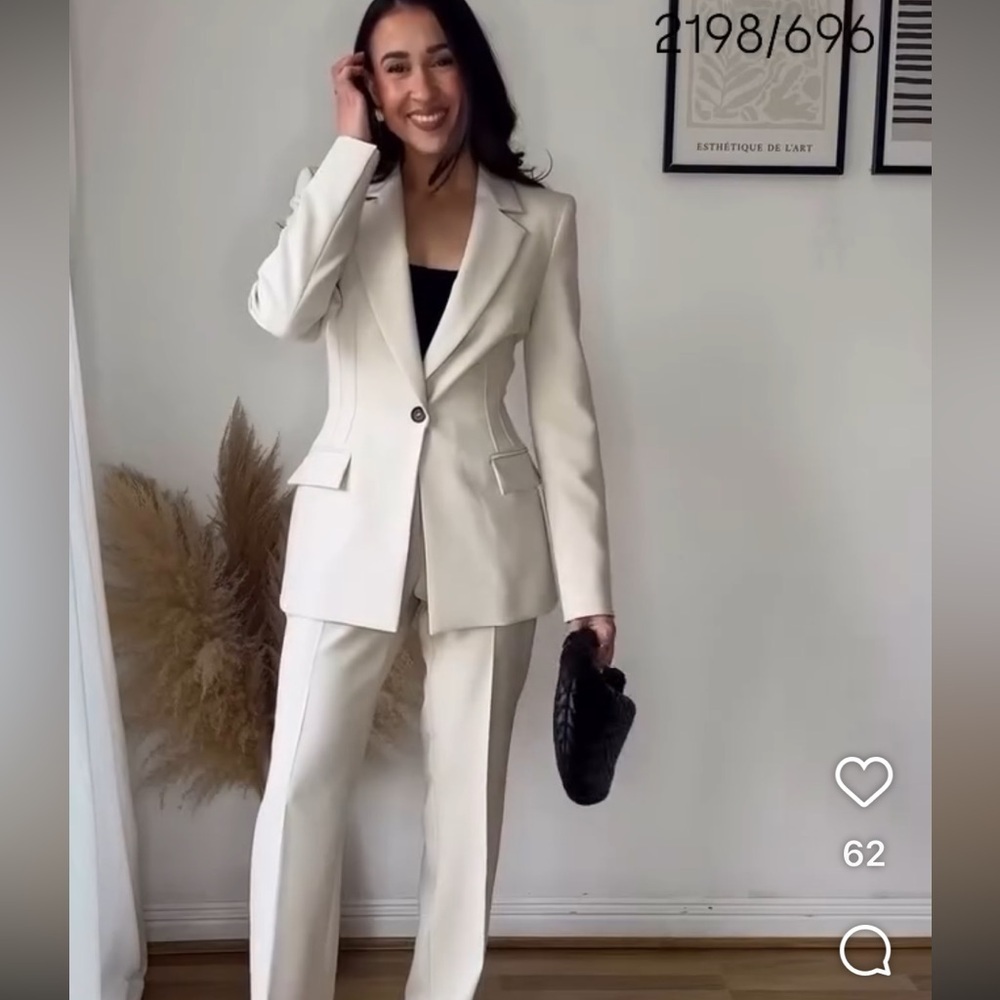 TREND NEW ! ZARA  FITTED SHOULDER
PAD BLAZER  
🚨FIRM PRICE NO DISCOUNT